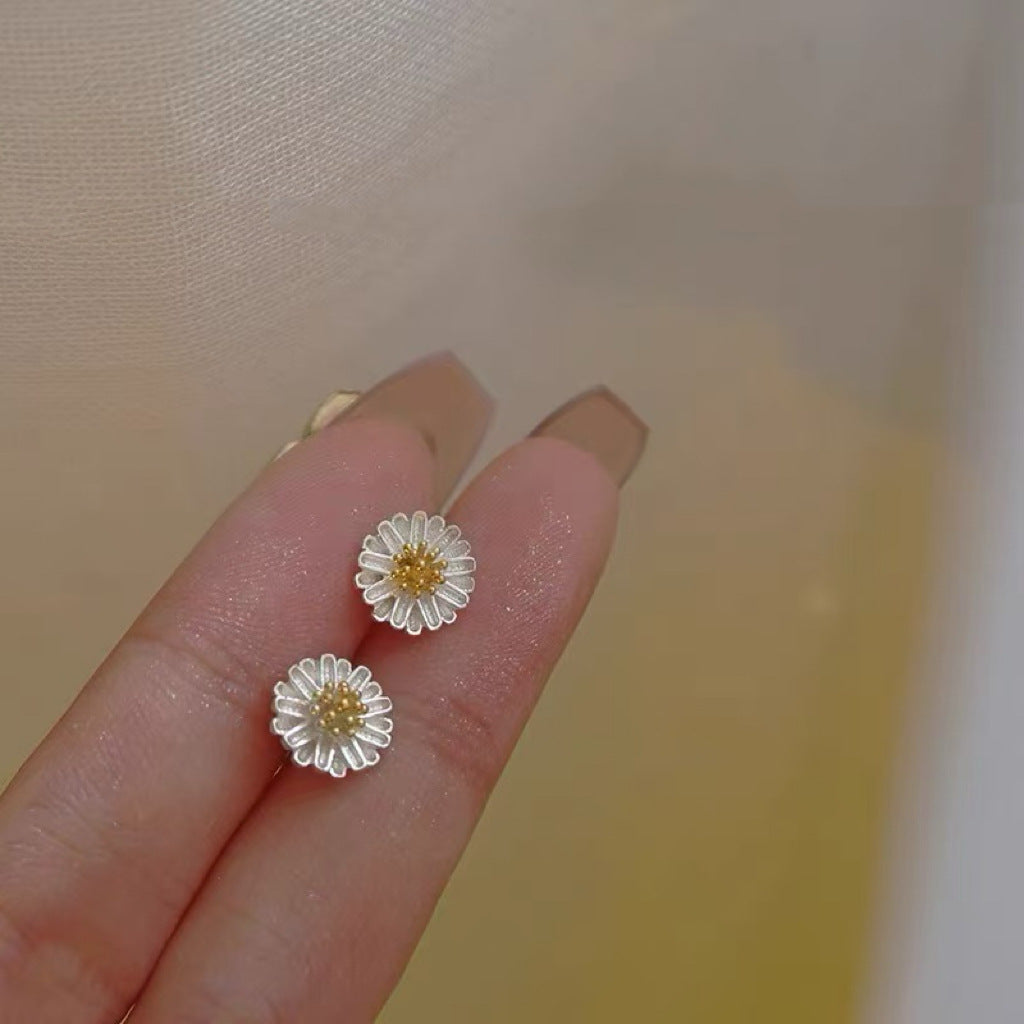 Gold Plated Mini Heart Stud Earrings Ins Popular Niche Jewelry For Women Daily Wear