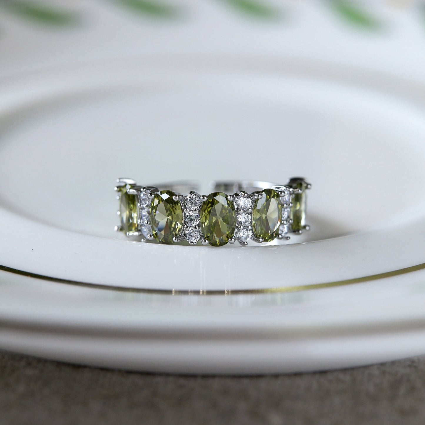 Peridot Retro Style Gorgeous Heavy Craft Light Luxury Zircon Full Diamond Ring, Stackable New Style, Shiny Marquise & Round Cut