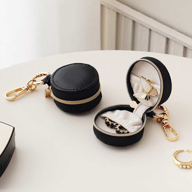 Mini pendant jewelry box for travel