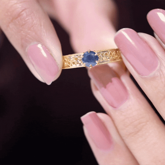 Vintage Inspired 0.9 Carat Blue Sapphire Filigree Engagement Ring for Women