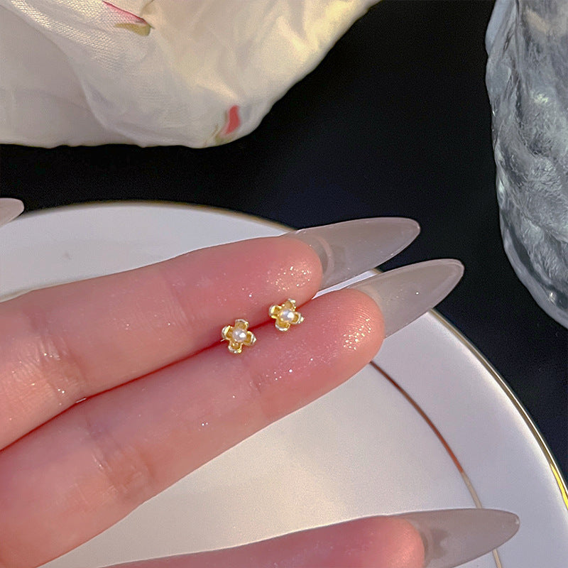 Dainty Gold Heart Stud Earrings Women All-match Casual Wearable Sleeping Earrings