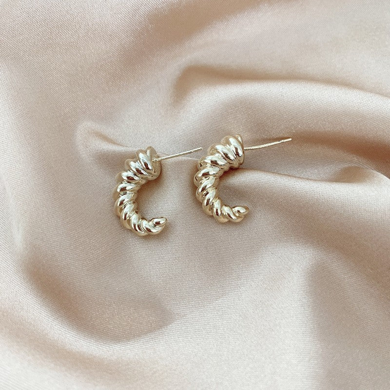Ladies Elegant Small Heart Gold Stud Earrings No Need Take Off At Night Jewelry