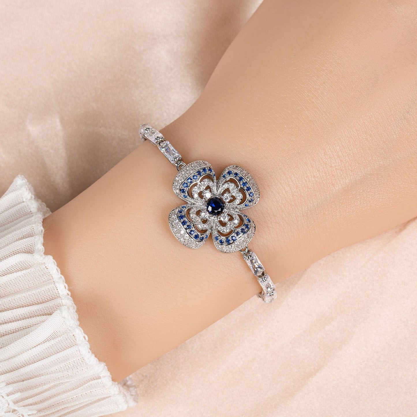 S925 Silver Openwork Four-Leaf Clover Bracelet