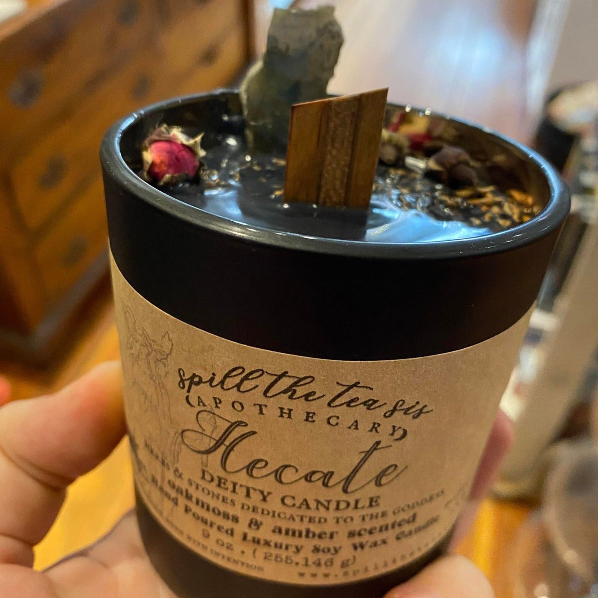 Hecate Candle | Oakmoss & Amber Manifestation Soy Candle