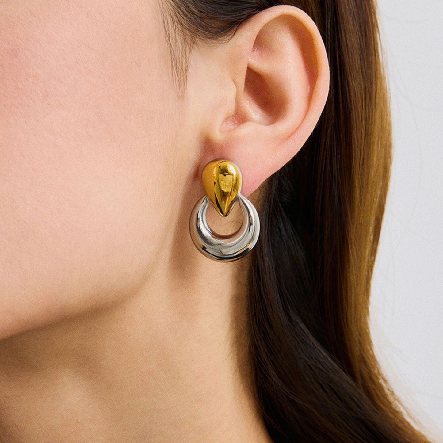 18K gold U-shaped and teardrop-shaped earrings with gold and silver color matching design, trendy and unique
