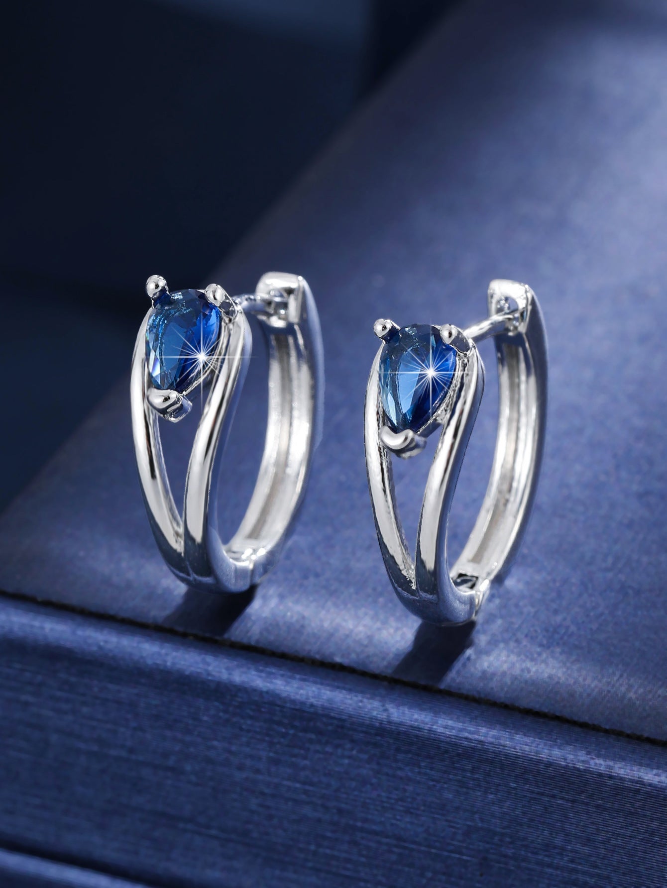 Simple And Stylish Water-drop Double-twist Ear Clips For Women