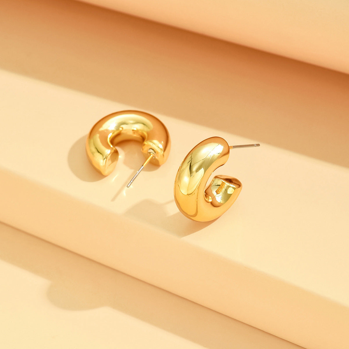Ins Viral Luxury Earrings, High-End Beach Vacation Style, Geometric Bold Studs & Hoops For Women