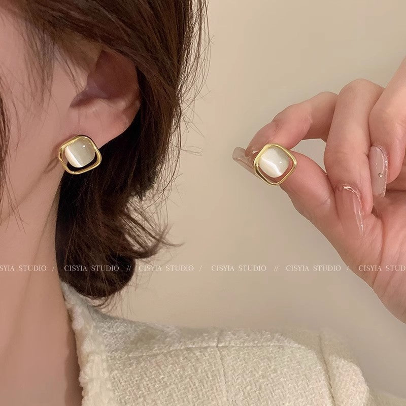 Dainty Bow CZ Huggie Hoop Earrings For Women, Sparkling Cubic Zirconia Bowknot Mini Hoop Earrings, Cute Sweet Cool Y2K Cartilage Jewelry Gift