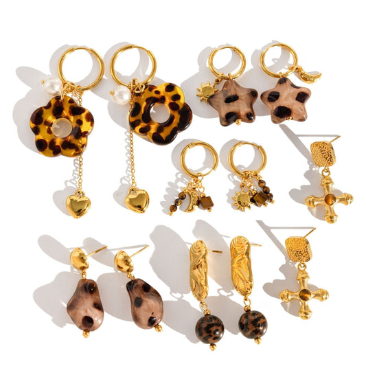 Light luxury and sophisticated titanium steel earrings for autumn and winter.