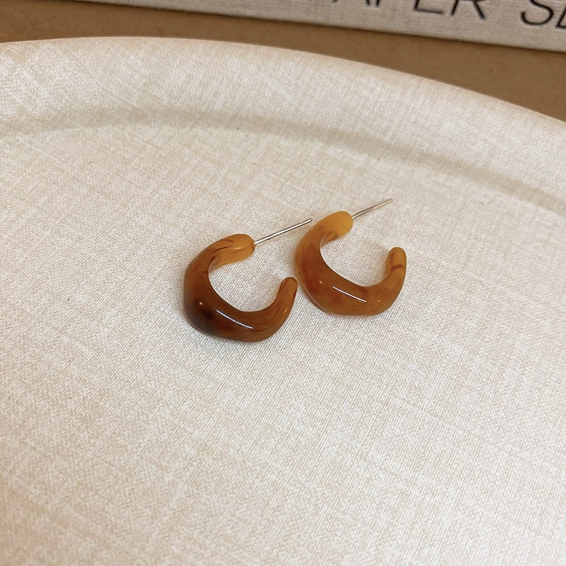 Maillard Style Amber Resin Gold Hoop Earrings, C-Shaped Chunky Gold Tone Resin Hoops, Vintage Lightweight Fashion Earrings For Women Daily & Party Wear