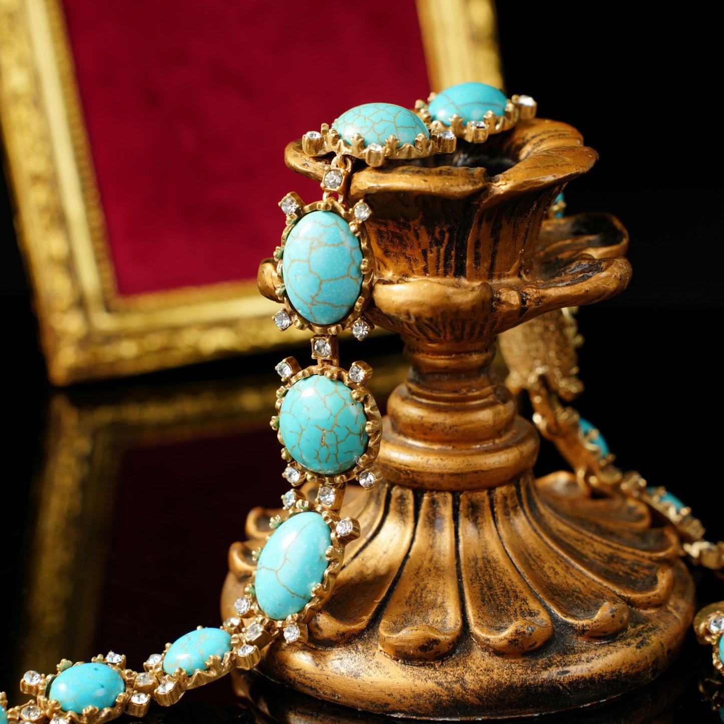 Retro-style, Fashionably Luxurious Earring And Necklace Set