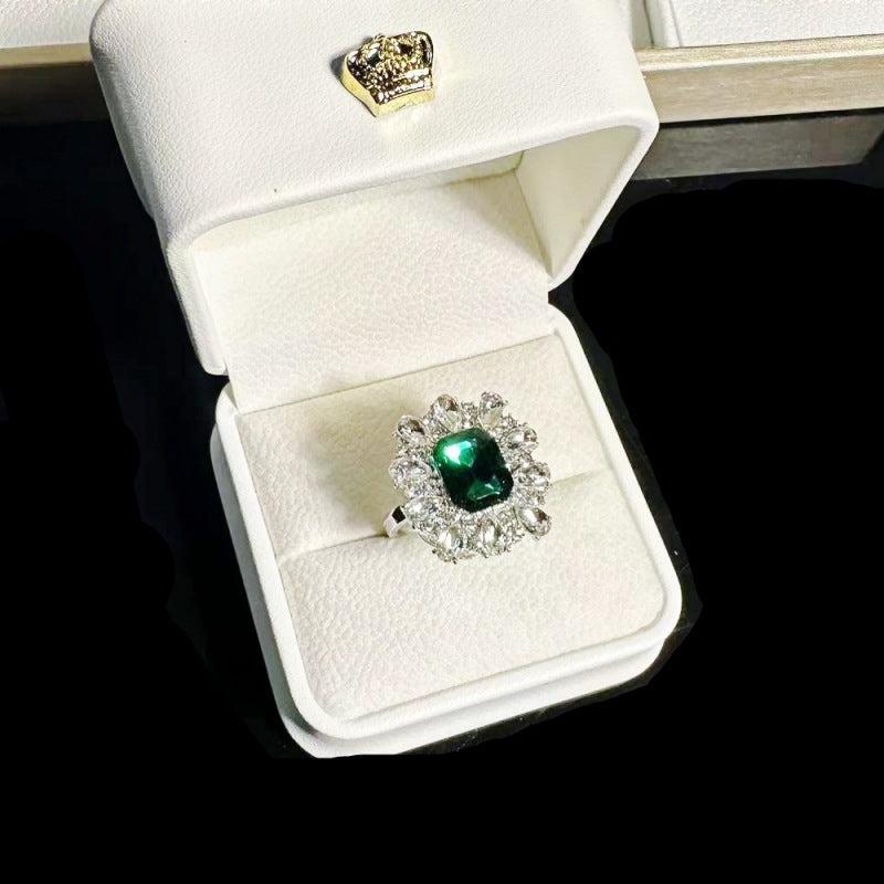 Ultra-shiny Elegant Emerald Set Ring For Women