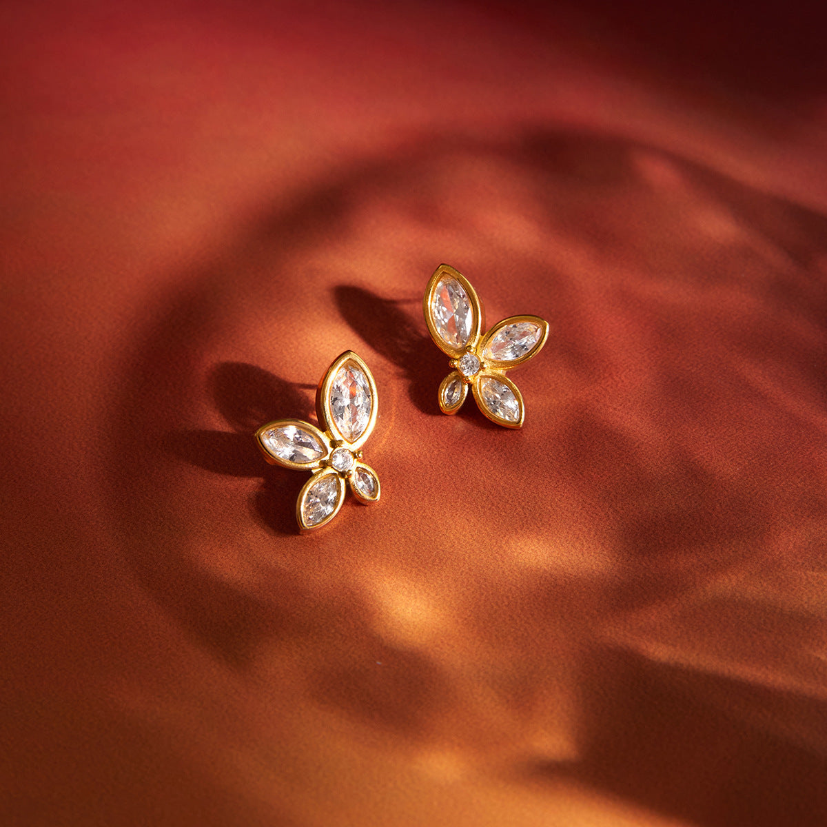 White Flower Zircon Stud Earrings