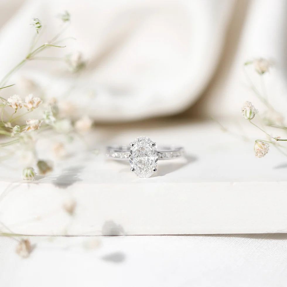 Lab Grown 2 Carat Diamond Oval Engagement Ring with IGI Certificate