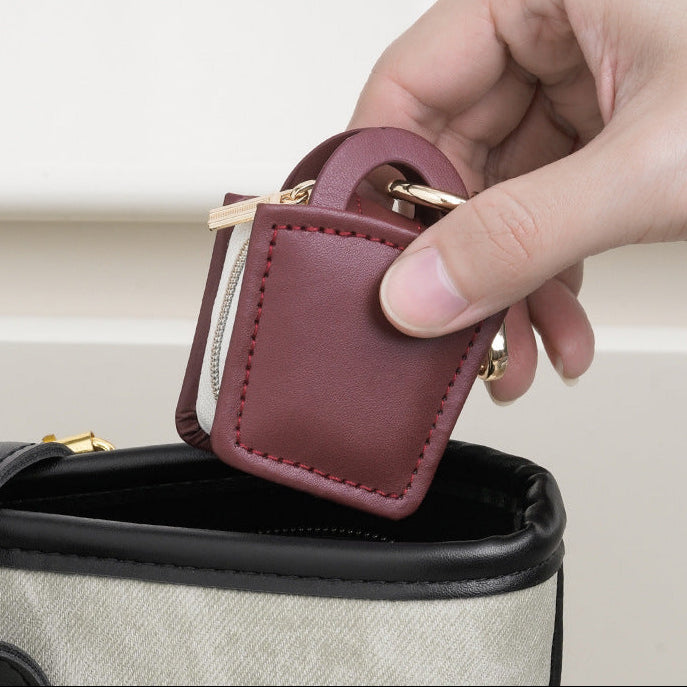 Mini pendant jewelry box for travel