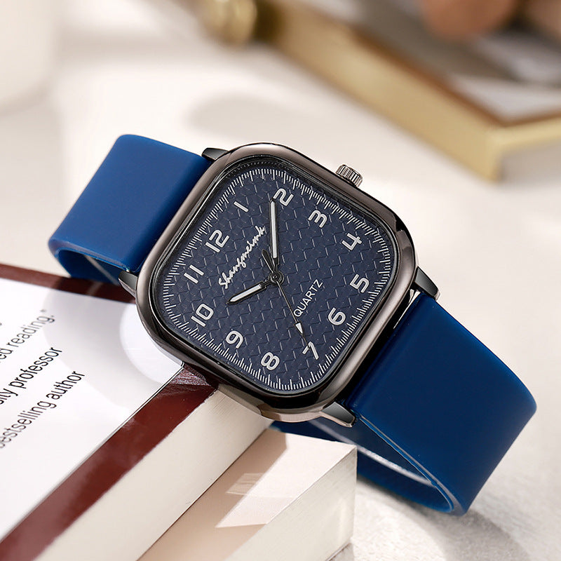 Vintage-style women's quartz watch