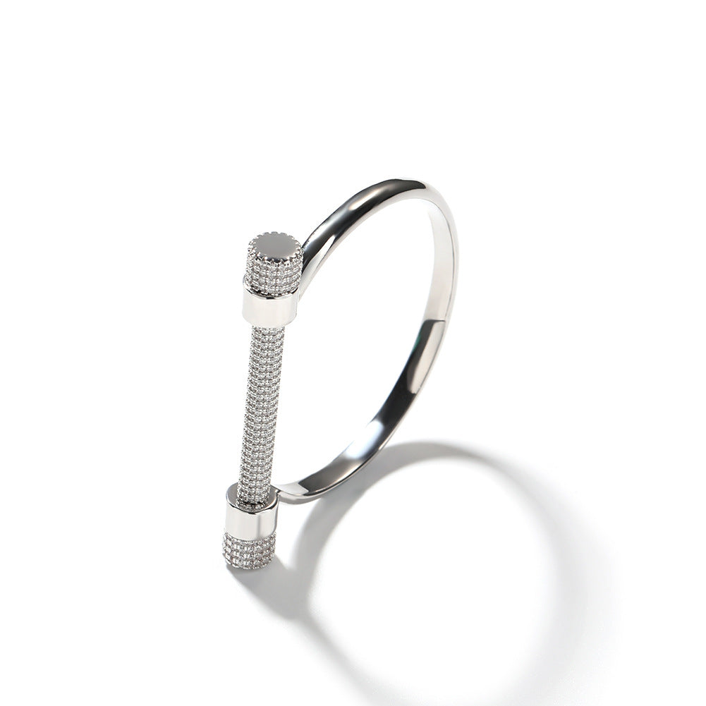 Horseshoe-shaped bracelets inlaid with zircon and diamonds