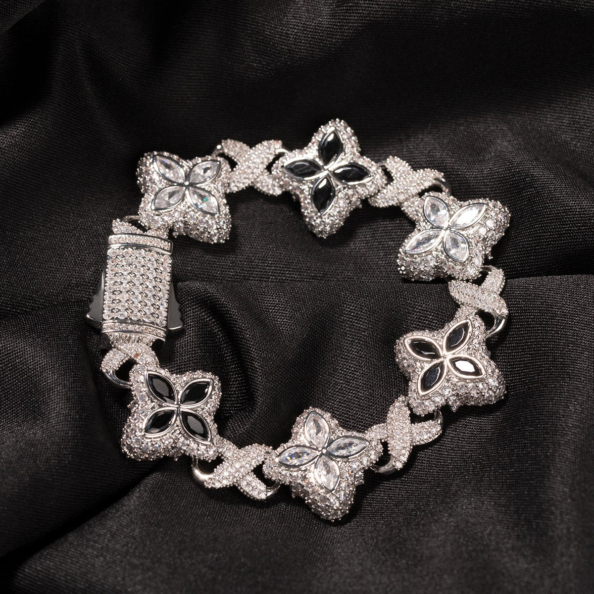 Hip-hop zircon colored infinite four-leaf clover bracelet
