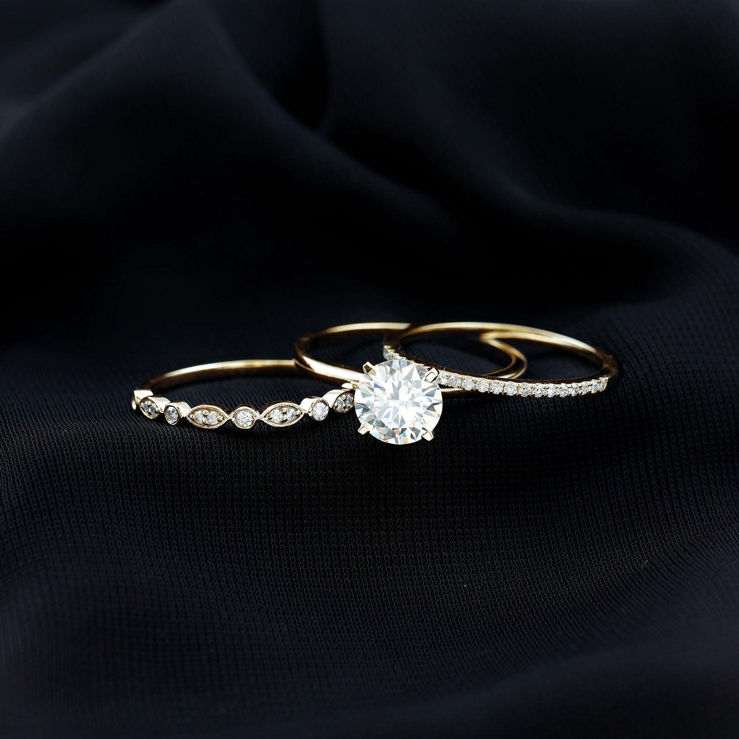 Round shape Solitaire Moissanite Trio Wedding Ring Set