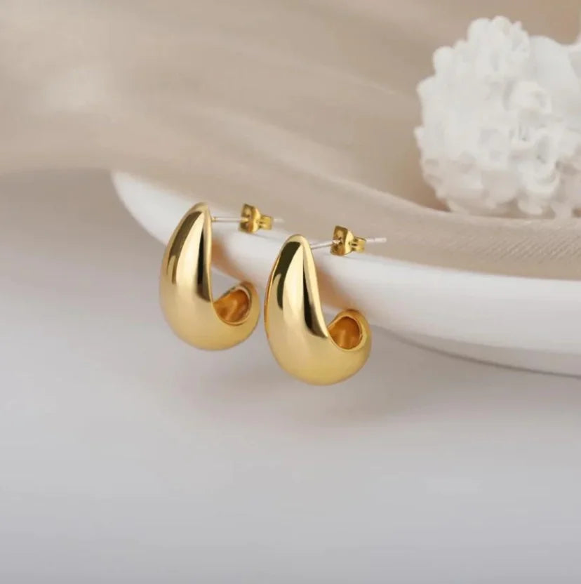 UK Three-Piece Set Boutique Fashion Sweet Ol Elegant Pearl Multi-Layer Elegant Necklace Earrings Bracelet Set Custom Jewelry