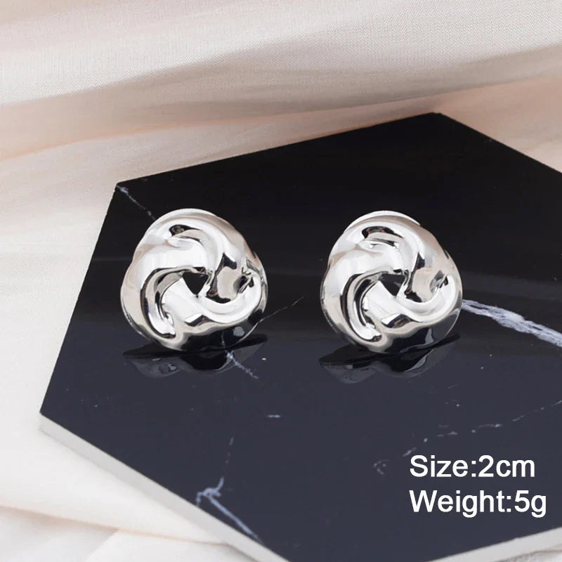 Gold Color Metal Drop Earrings Irregular Hollow Heart Pendants Earrings Twisted Geometric Personality Earrings for Women
