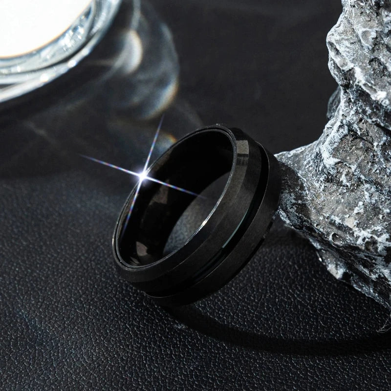 1pcs Men's Electroplated Black Ring Trendy Minimalist West Coast Hip-hop Punk Style Black Knight Ring Rotatable Design Ring