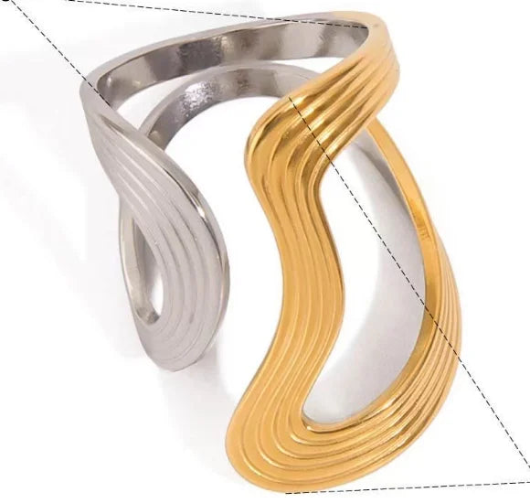 Wholesale High End Waterproof Three-dimensional M Letter Hollow Stainless Steel Finger Ring Trendy for Women Personalize Jewelry