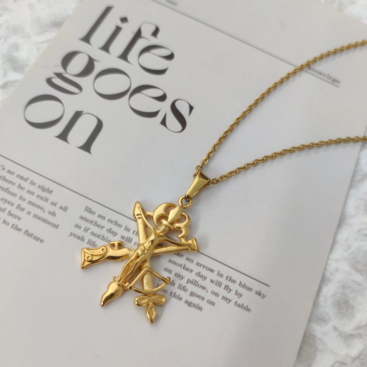 Trendy Jesus Cross Necklace - 18K Gold Plated Stainless Steel, Gun & Arrow Design for Men, Waterproof Religious Jewelry Gift
