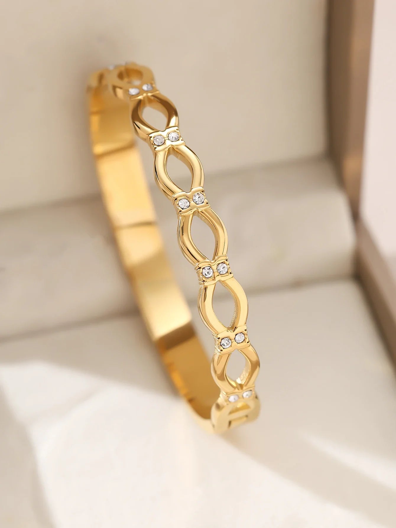 18K gold-plated stainless steel non fading gold bracelet - durable and fashionable jewelry accessory, suitable for holiday gifts