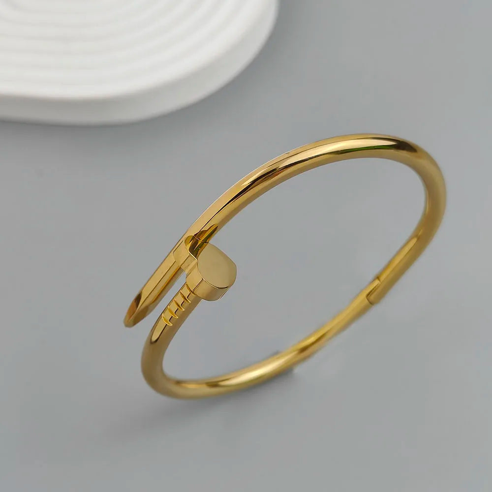 Charming love four-leaf clover ball nails stainless steel women's bracelet, waterproof and rust-free bracelet, worn by couples