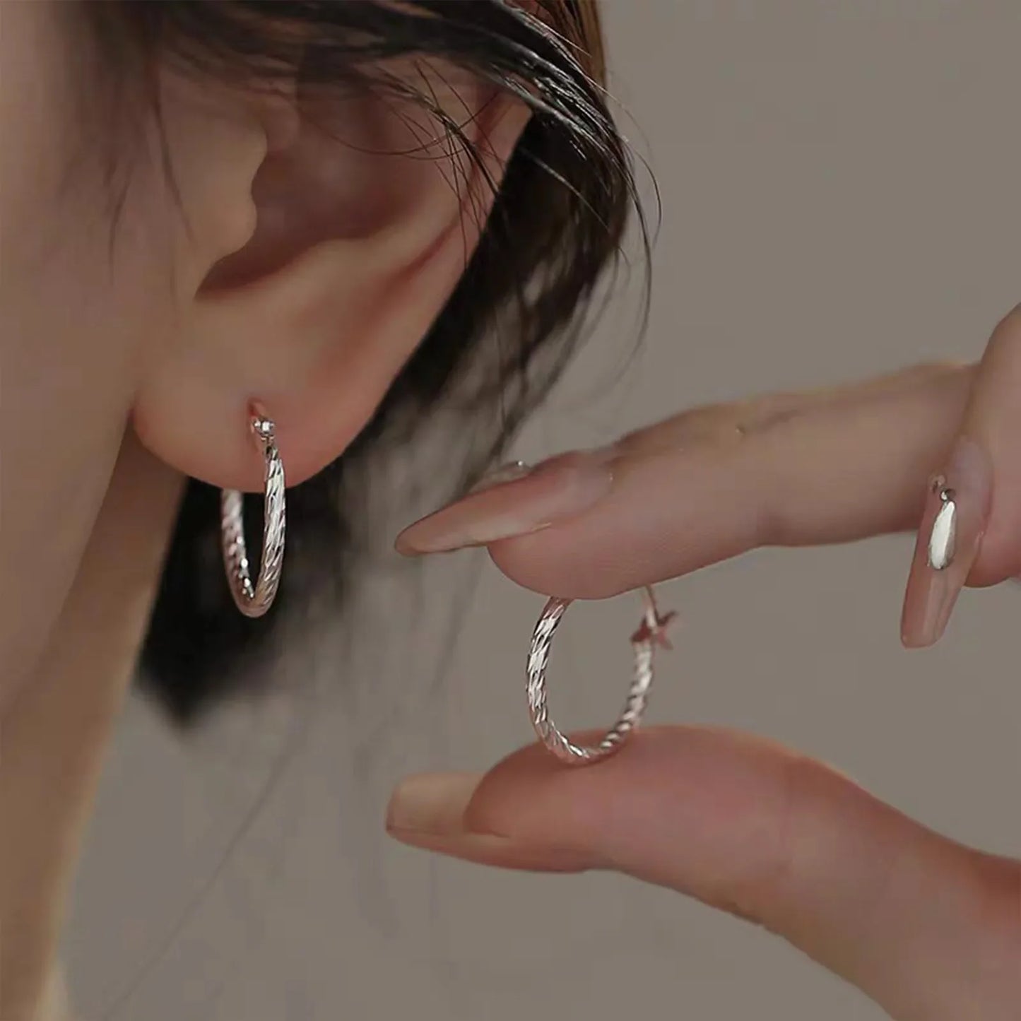 S925 Silver Geometric Twist Circle Earrings Women Elegant Unique Design Korean Versatile Sparkling Flower Modification Ear Studs