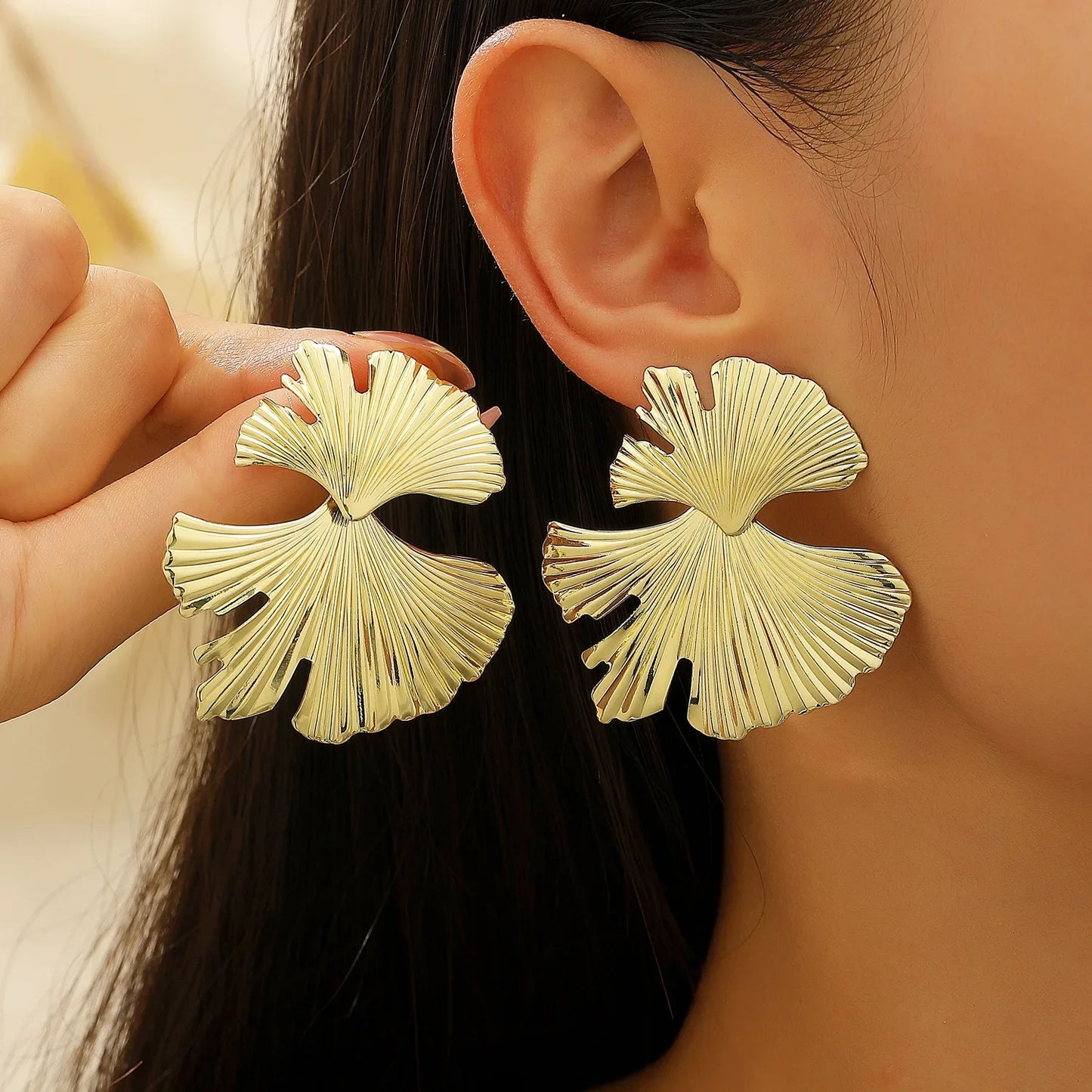 Exaggerated Ginkgo Leaf Stud Earrings for Women Trendy Unique Minimalist Alloy Design Earring Fashion Jewelry