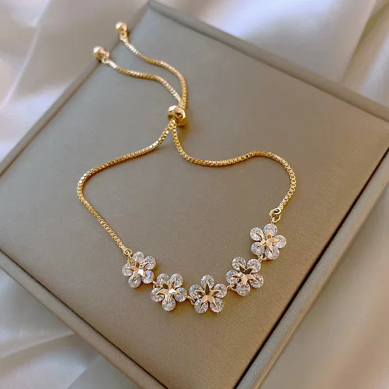 Exquisite Rhinestone Bracelet Ladies Fashion Stars Flower Charm Wristlet Bracelets Gold Color Adjustable Bangle Wedding Jewelry