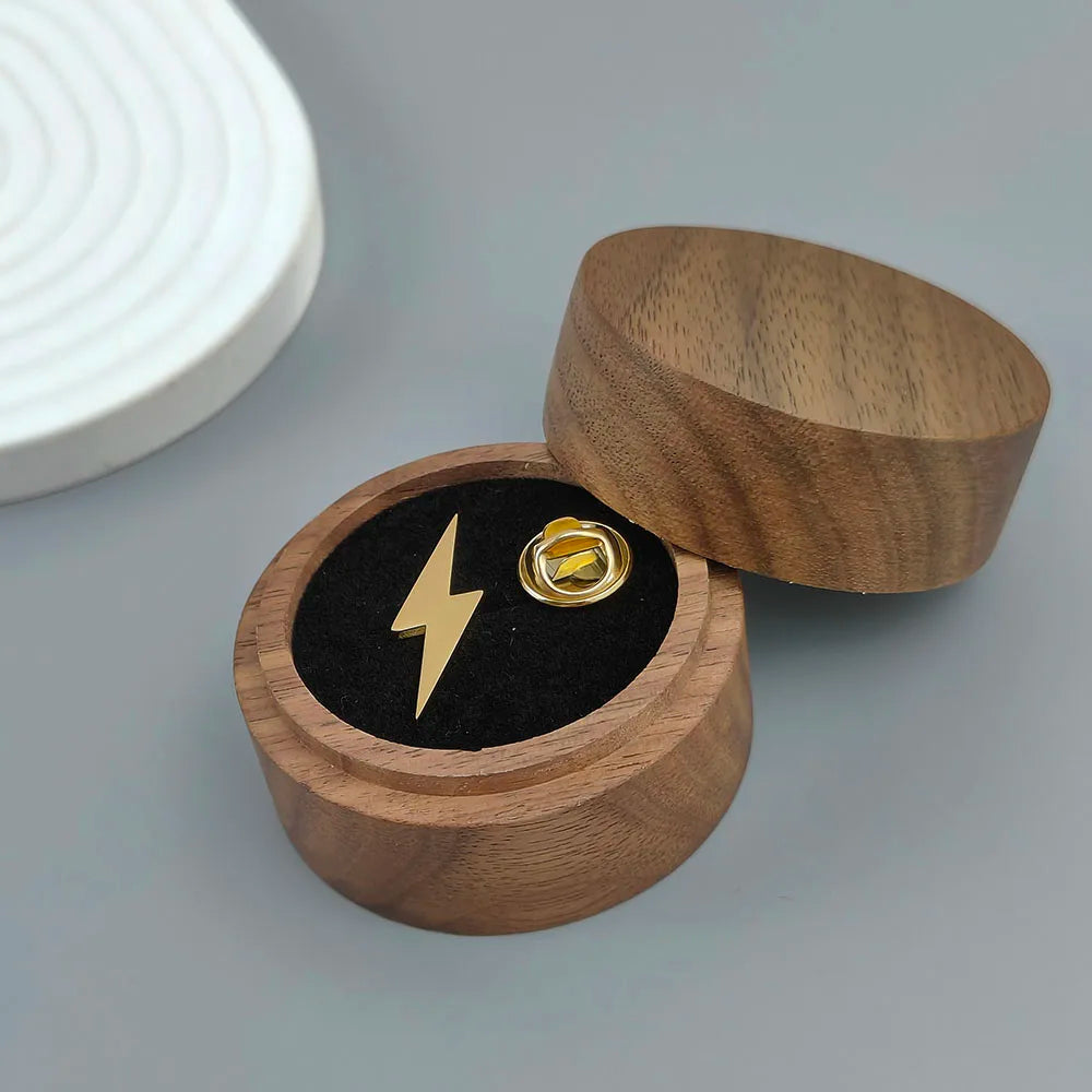 Creative lightning shape stainless steel brooch, waterproof and non-fading badge set, suit lapel pin, wedding party wearing