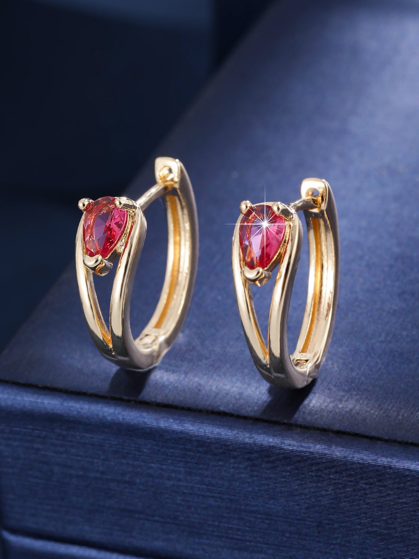 Simple And Stylish Water-drop Double-twist Ear Clips For Women