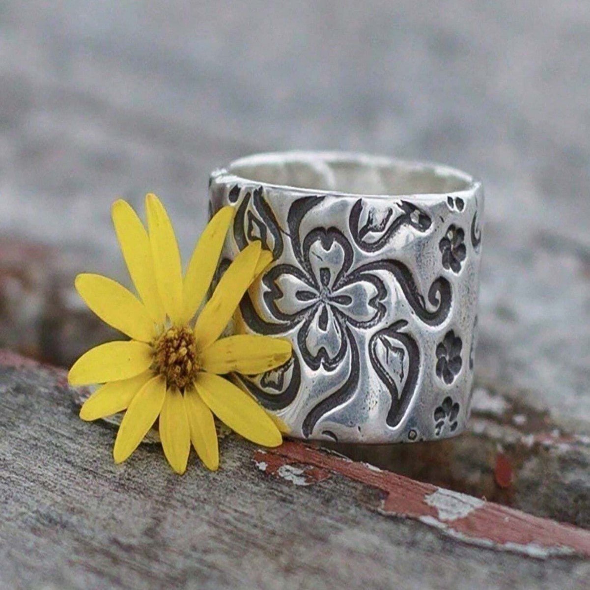 Carved High-end Chic Niche Hand Jewelry Ring