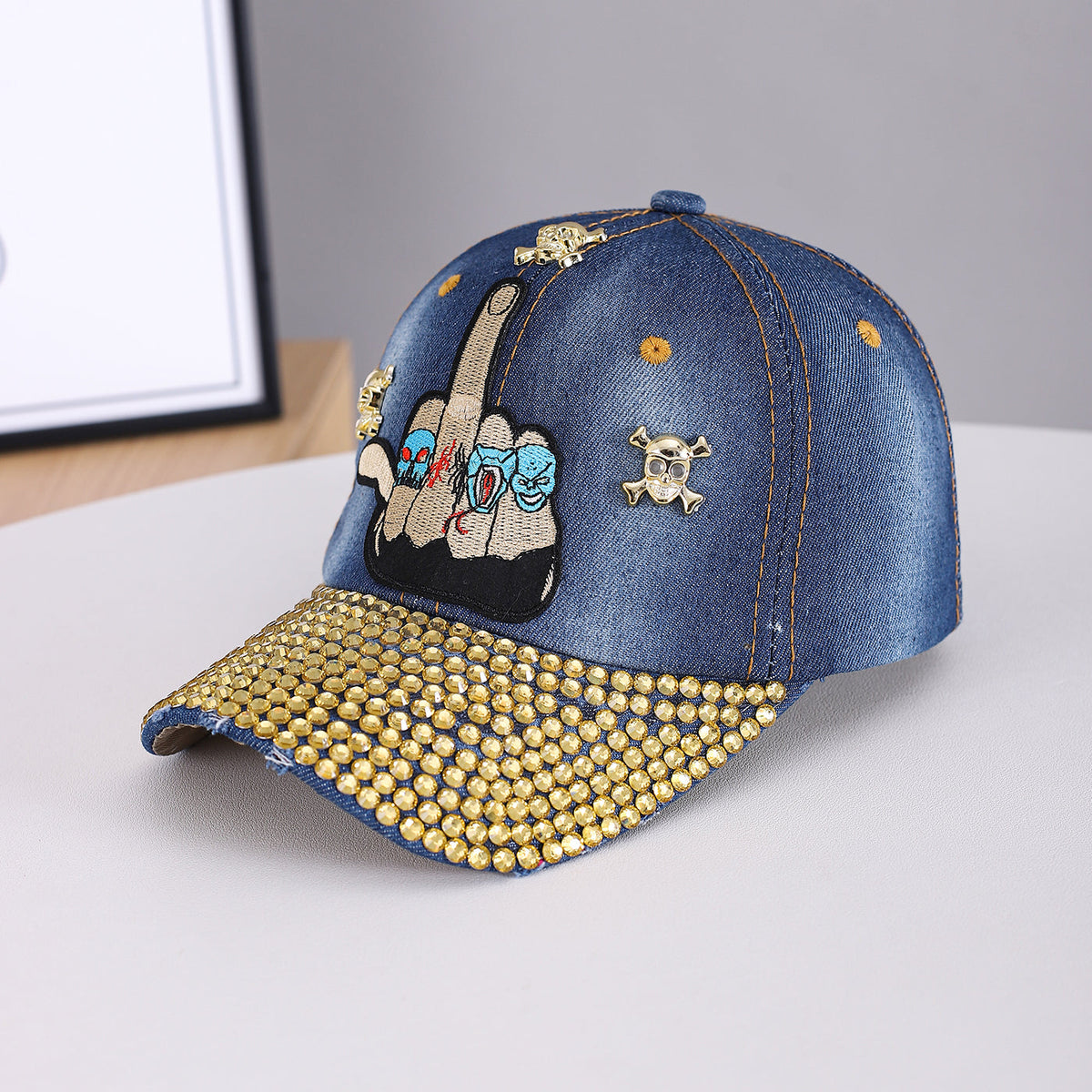 Men's And Women's Matching Metal Skull Embroidered Cap With Diamond-Studded Brim - A Unique Dark Style Flat Brim Hat Suitable For Streetwear And Casual Party Attire